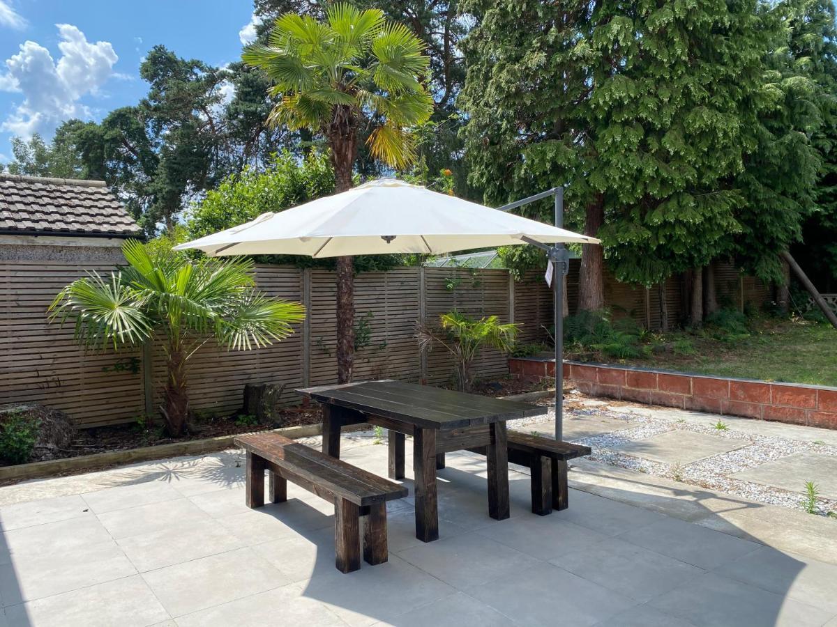 5 Bedroom Bungalow Ascot Racecourse Екстериор снимка