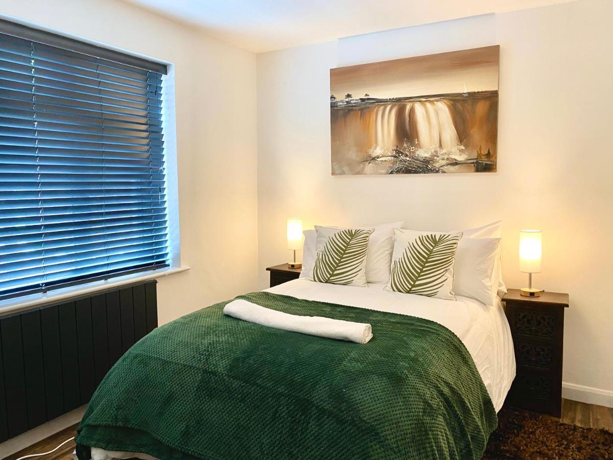 5 Bedroom Bungalow Ascot Racecourse Екстериор снимка