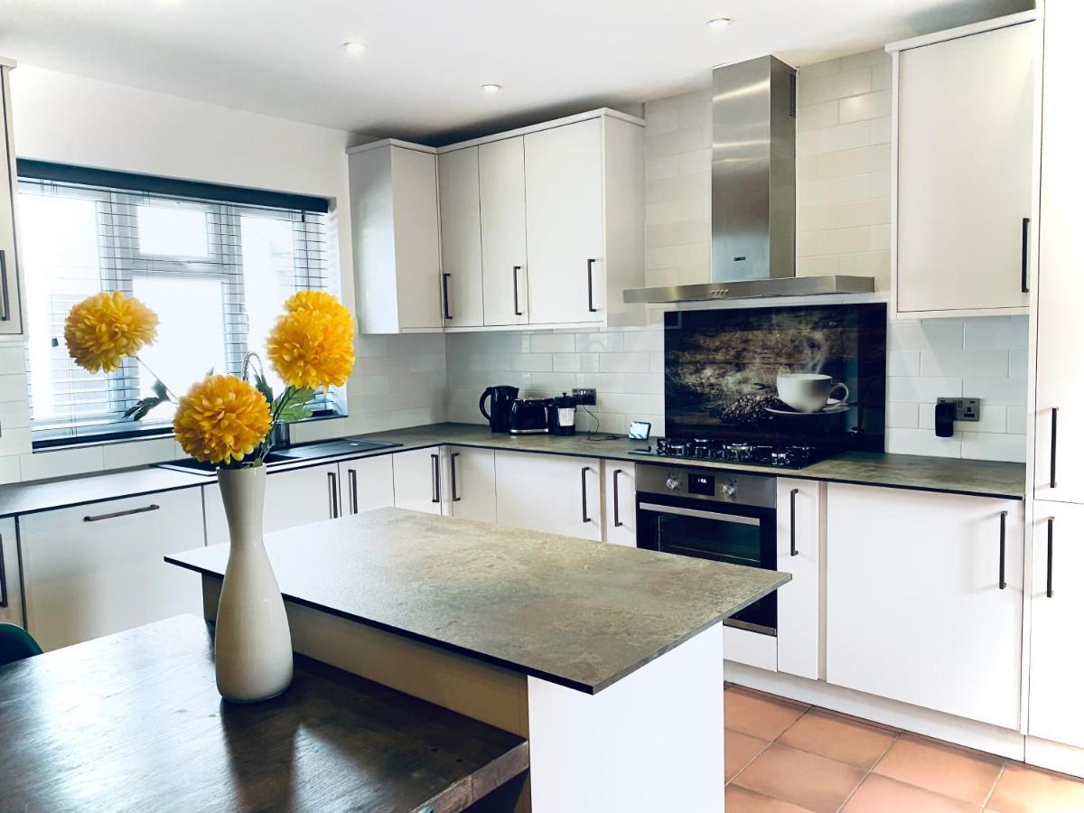 5 Bedroom Bungalow Ascot Racecourse Екстериор снимка