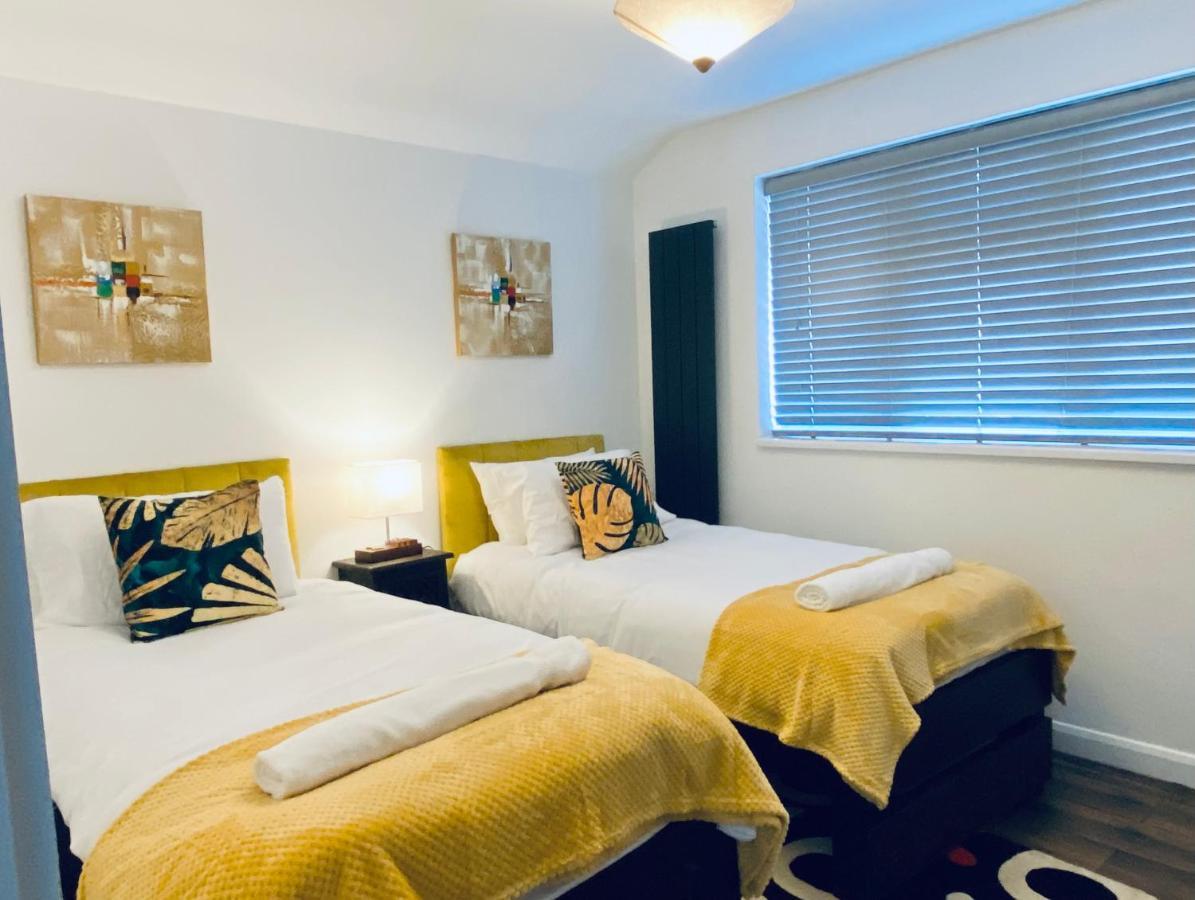 5 Bedroom Bungalow Ascot Racecourse Екстериор снимка